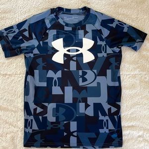 UA loose fit tshirt